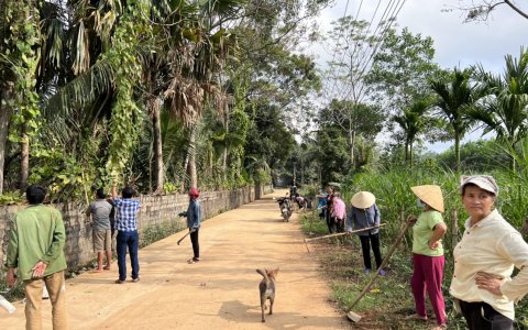 cán bộ vànhân dân xã Cẩm Tâm tích cực tham gia xây dựng nông thôn mới, phấn đấu về đích NTM vào cuối tháng 12 năm 2022